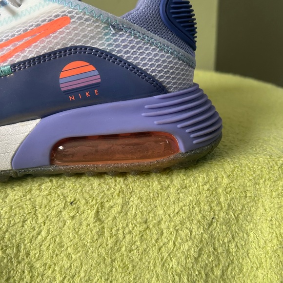 Nike Air Max DA2417-100 Youth Sneakers White and Blue with Orange Accents New - Picture 8 of 12